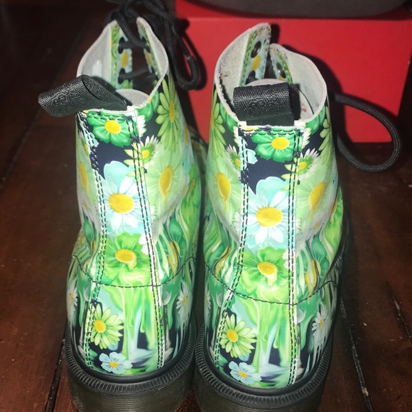 Super cute Extremely rare Doc Martens!! - Picture 3 of 4